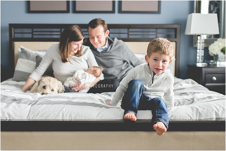8 Tips for Photographing Newborns With Siblings | bethadilly photography
