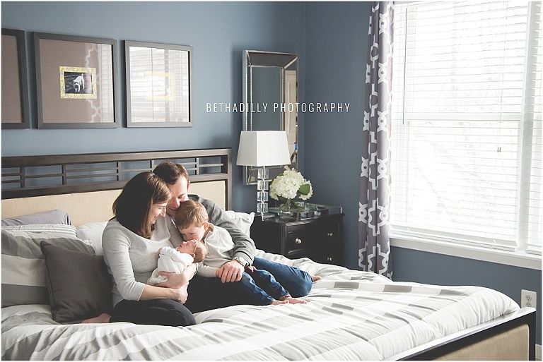 8 Tips for Photographing Newborns With Siblings | bethadilly photography