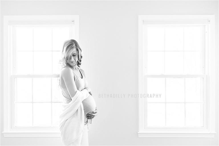 Taking Your Own Maternity Photos : 8 Ways To Photograph Your Bump | Bethadilly Photography