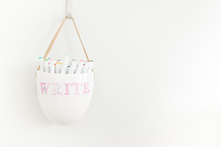 Cricut Pens Storage with Patterned Vinyl | www.bethadilly.com